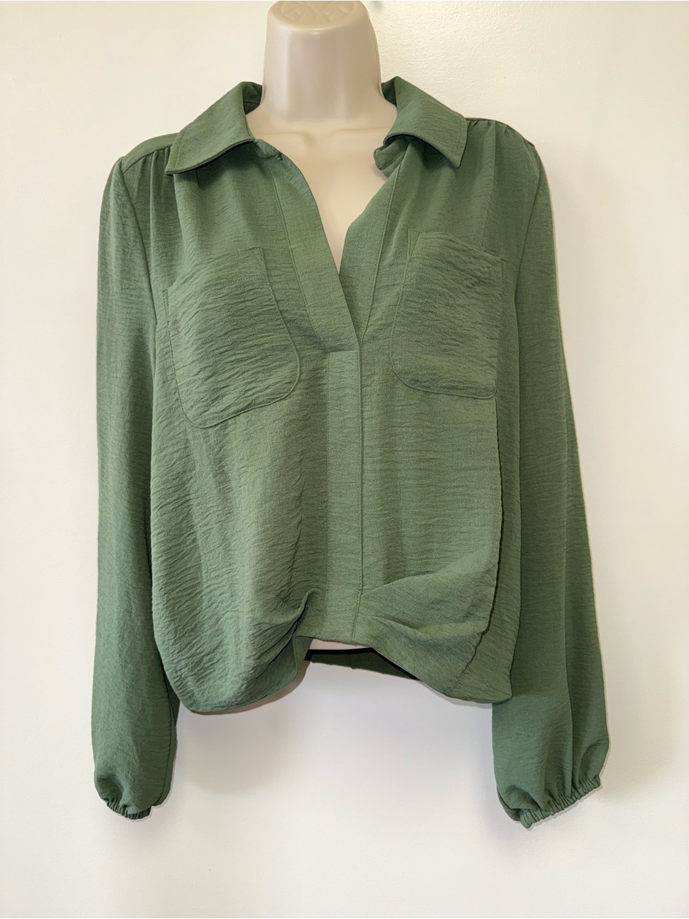Sofia Jeans (Small) Green Cropped Business Casual Long Sleeve Blouse